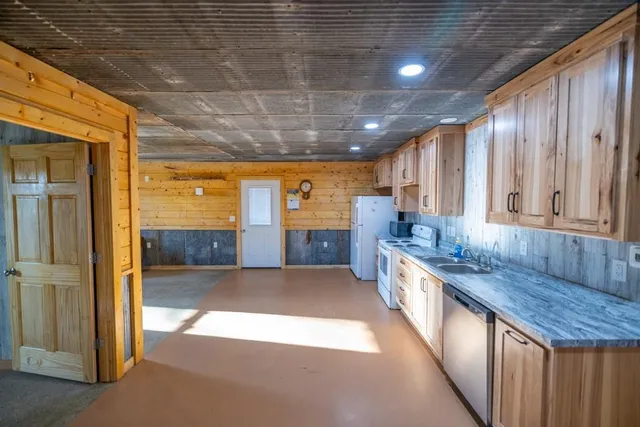 $225,000 | 9539 Northeast 866 Road, Lowry City, MO 64763