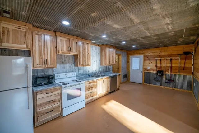 $225,000 | 9539 Northeast 866 Road, Lowry City, MO 64763