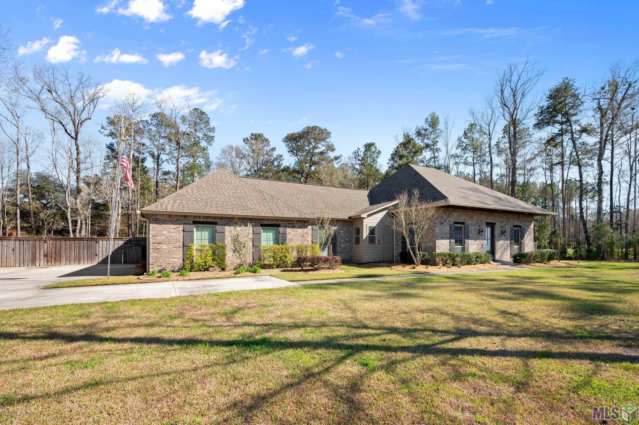 34830 Clinton Allen Road Denham Springs, LA 70706 - Photo 2 of 11