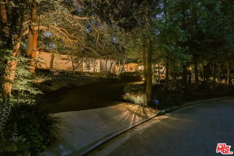 $3,790,000 | 832 Canon Drive, Pasadena, CA 91106