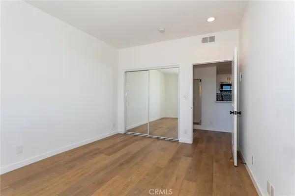 $2,200 | 19350 Sherman Way, Unit 212, Reseda, CA 91335