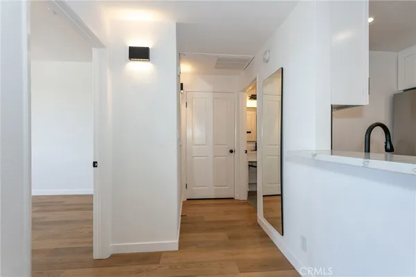 $2,200 | 19350 Sherman Way, Unit 212, Reseda, CA 91335