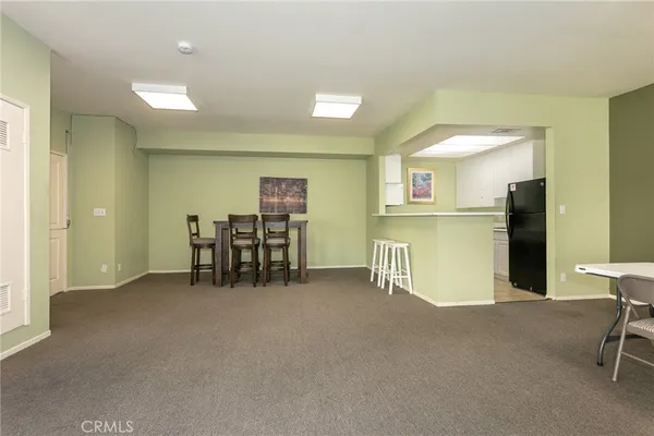 $2,200 | 19350 Sherman Way, Unit 212, Reseda, CA 91335