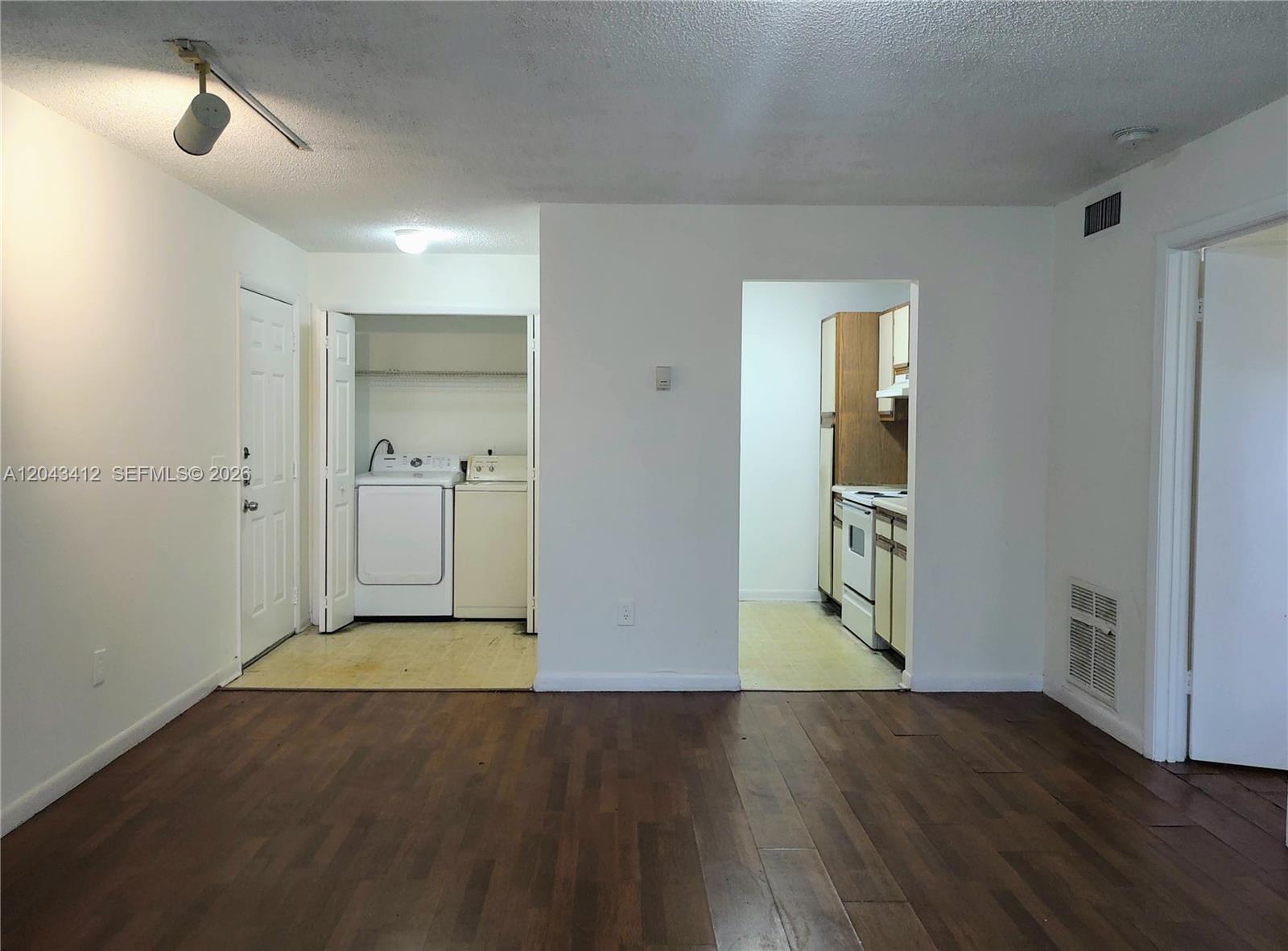4241 West McNab Road, Unit 27 Pompano Beach, FL 33069 - Photo 4 of 9
