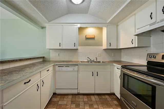 $165,000 | 6208 East 129 Street, Grandview, MO 64030