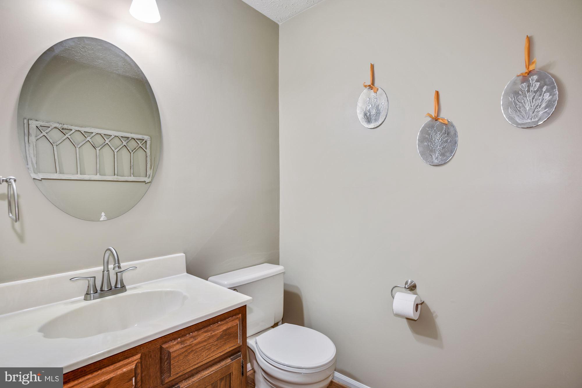 1916 East Beech Road Sterling, VA 20164 - Photo 16 of 31 Powder Room
