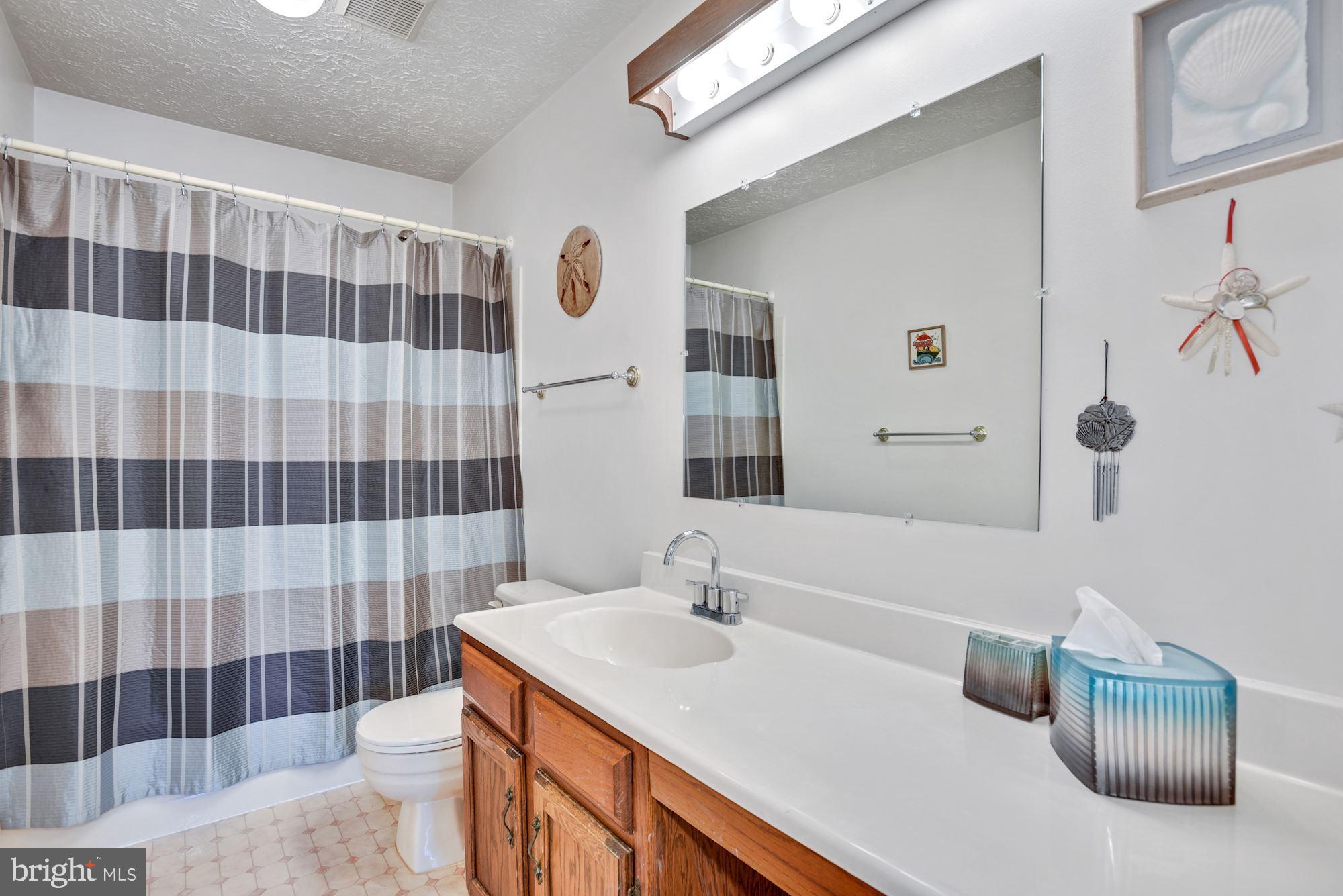 1916 East Beech Road Sterling, VA 20164 - Photo 24 of 31 Hall Bath