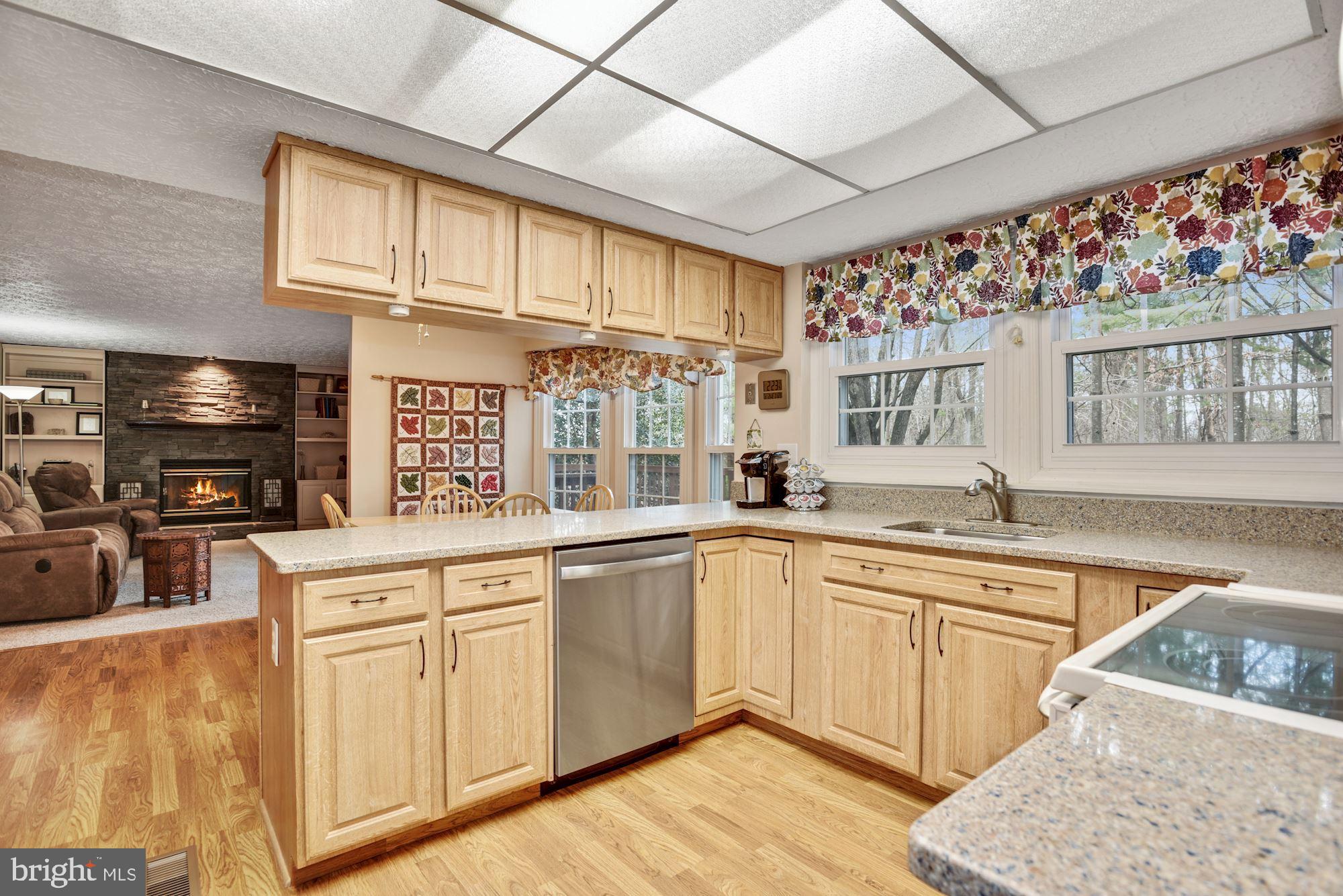 1916 East Beech Road Sterling, VA 20164 - Photo 9 of 31 Kitchen