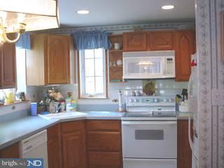 328 Hawarden Road Springfield, PA 19064 - Photo 2 of 6