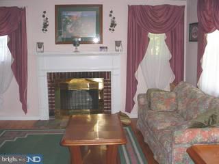 328 Hawarden Road Springfield, PA 19064 - Photo 3 of 6