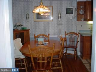 328 Hawarden Road Springfield, PA 19064 - Photo 4 of 6