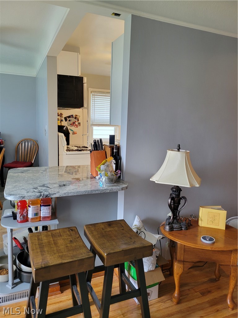 5907 Snow Road Parma, OH 44129 - Photo 11 of 29 breakfast bar off of peninsula