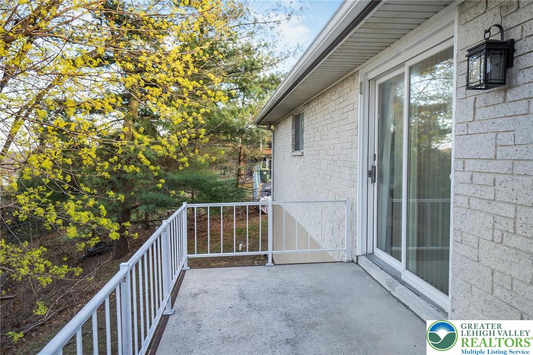 7243 Kingstead Drive Slatington, PA 18080 - Photo 15 of 36