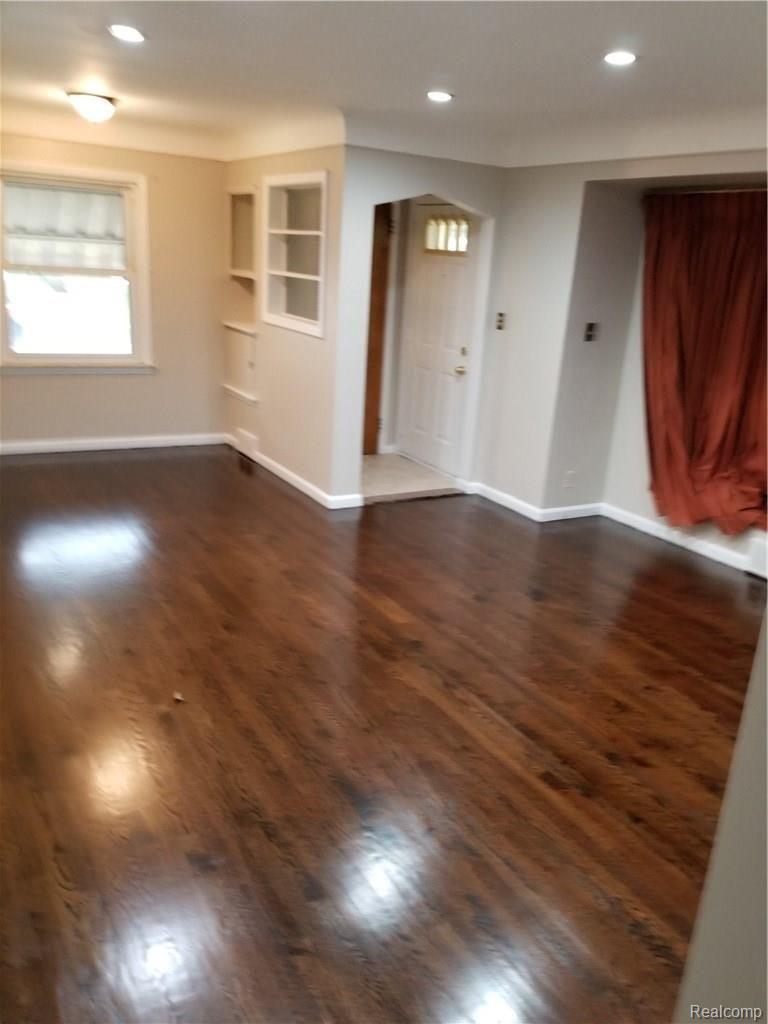 14917 Champaign Road Allen Park, MI 48101 - Photo 2 of 10 20171109_143348.jpg