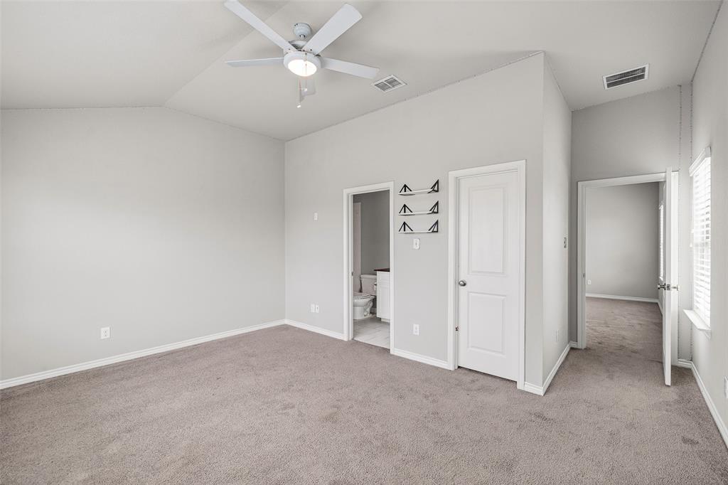 437 Prairie Run Aledo, TX 76008 - Photo 20 of 33 Spacious room with vaulted ceilings, neutral-toned carpeting, and light gray wall paint