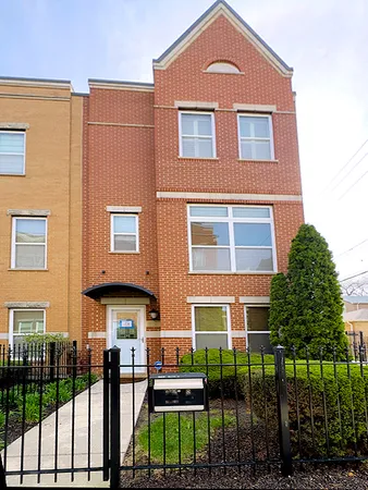 $566,500 | 955 West 37th Street, Unit 8, Chicago, IL 60609
