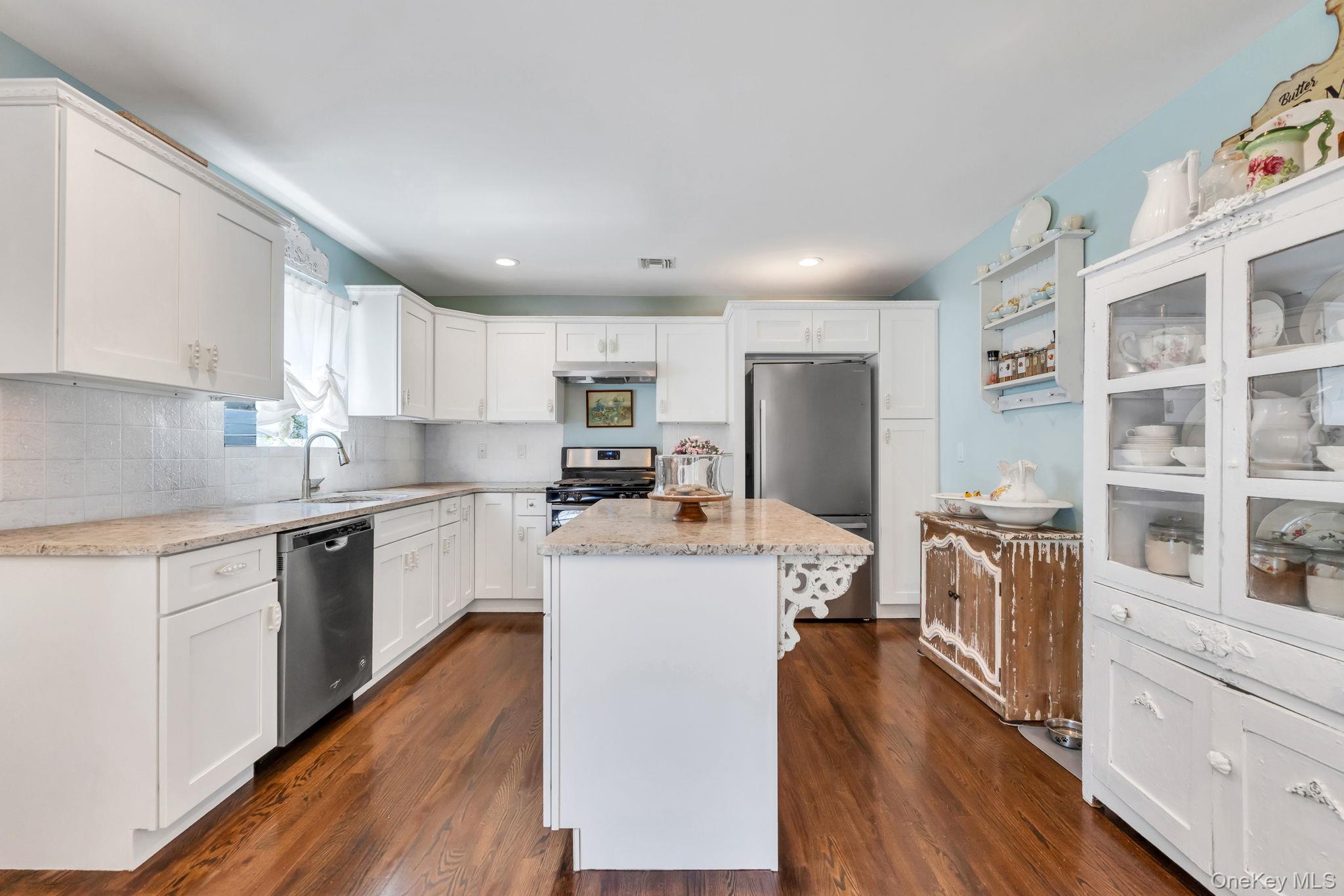 17 Walnut Road Kings Park, NY 11754 - Photo 8 of 34