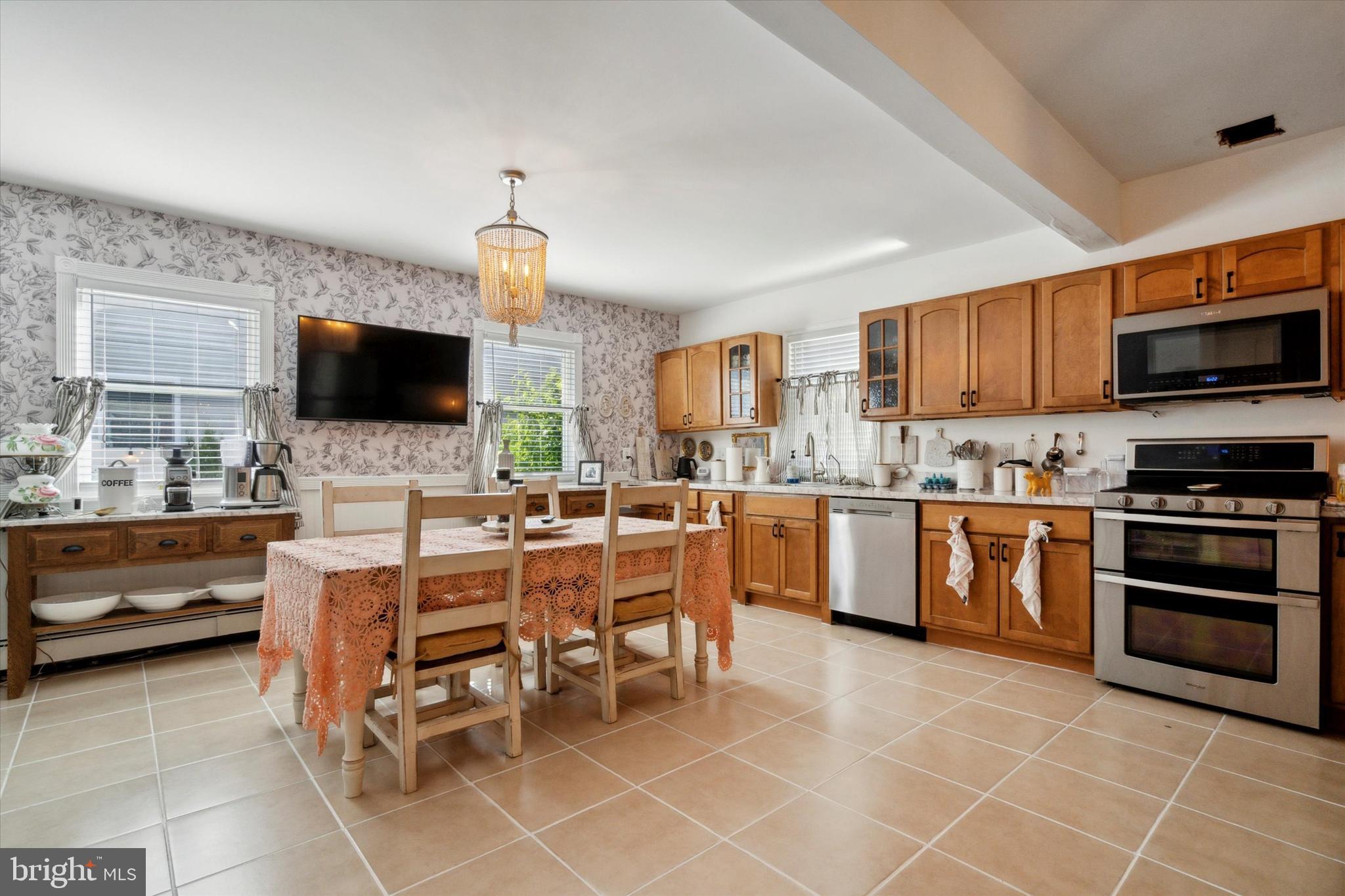 302 Jefferson Avenue Bristol, PA 19007 - Photo 7 of 15 Gallery Image 7