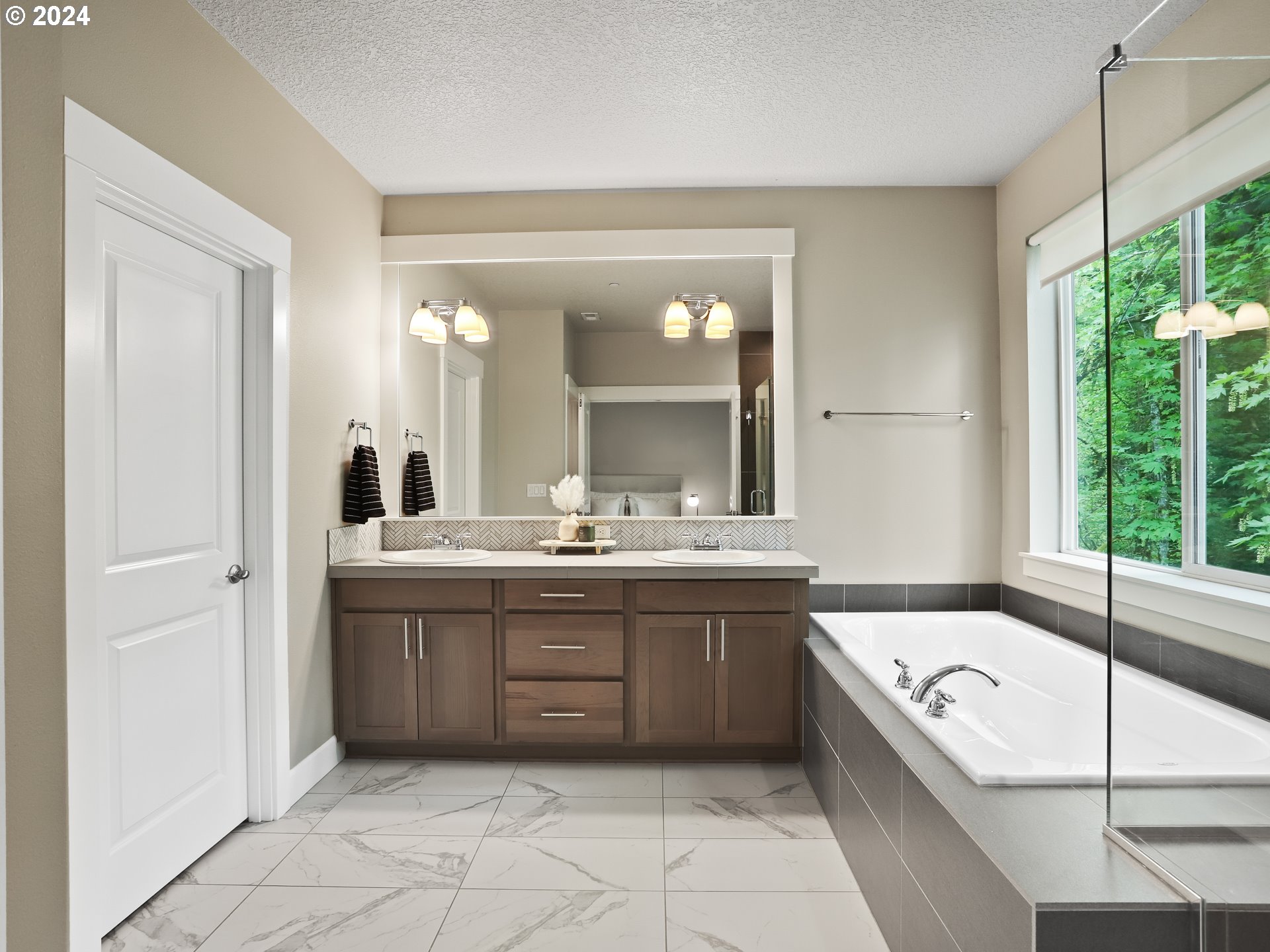 8087 Southwest Oldham Drive Beaverton, OR 97007 - Photo 27 of 46 a large bathroom with a large tub and sink