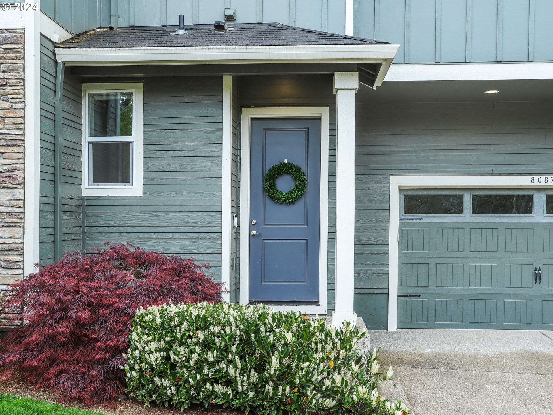 8087 Southwest Oldham Drive Beaverton, OR 97007 - Photo 5 of 46 a front view of a house with garden