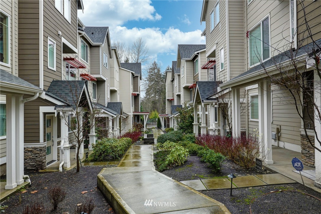4326 Northeast 3rd Street Renton, WA 98059 - Photo 2 of 22