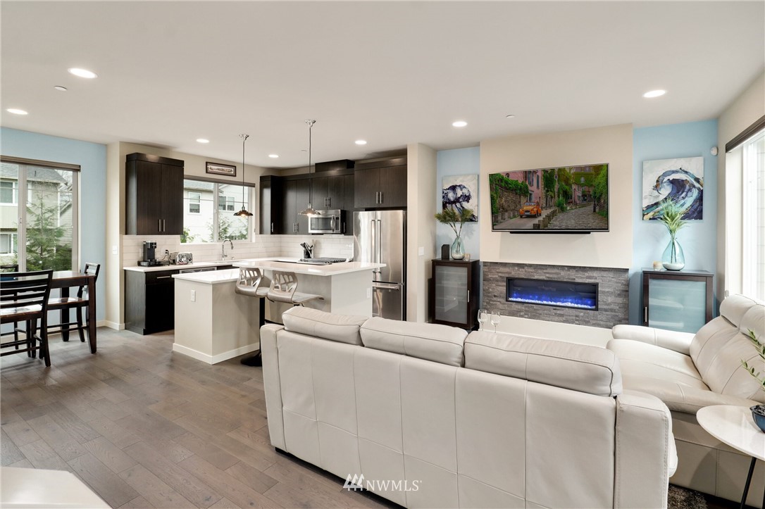 4326 Northeast 3rd Street Renton, WA 98059 - Photo 4 of 22