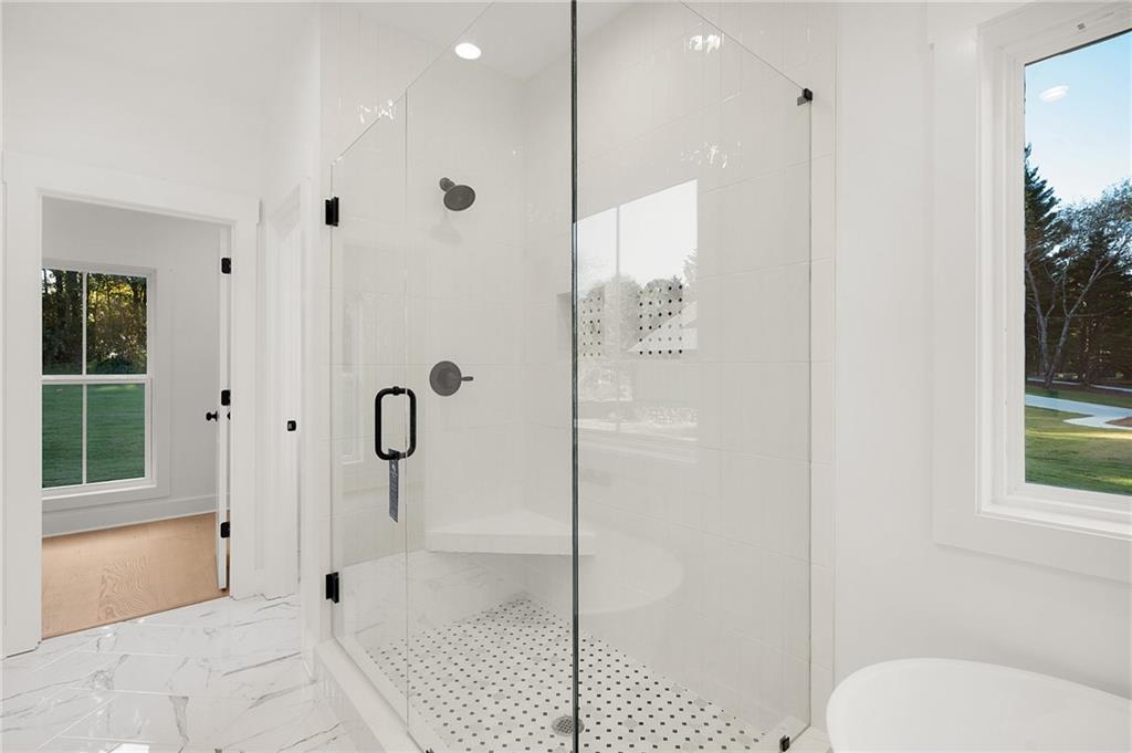 140 Cambridge Court Calhoun, GA 30701 - Photo 20 of 29 a bathroom with a shower