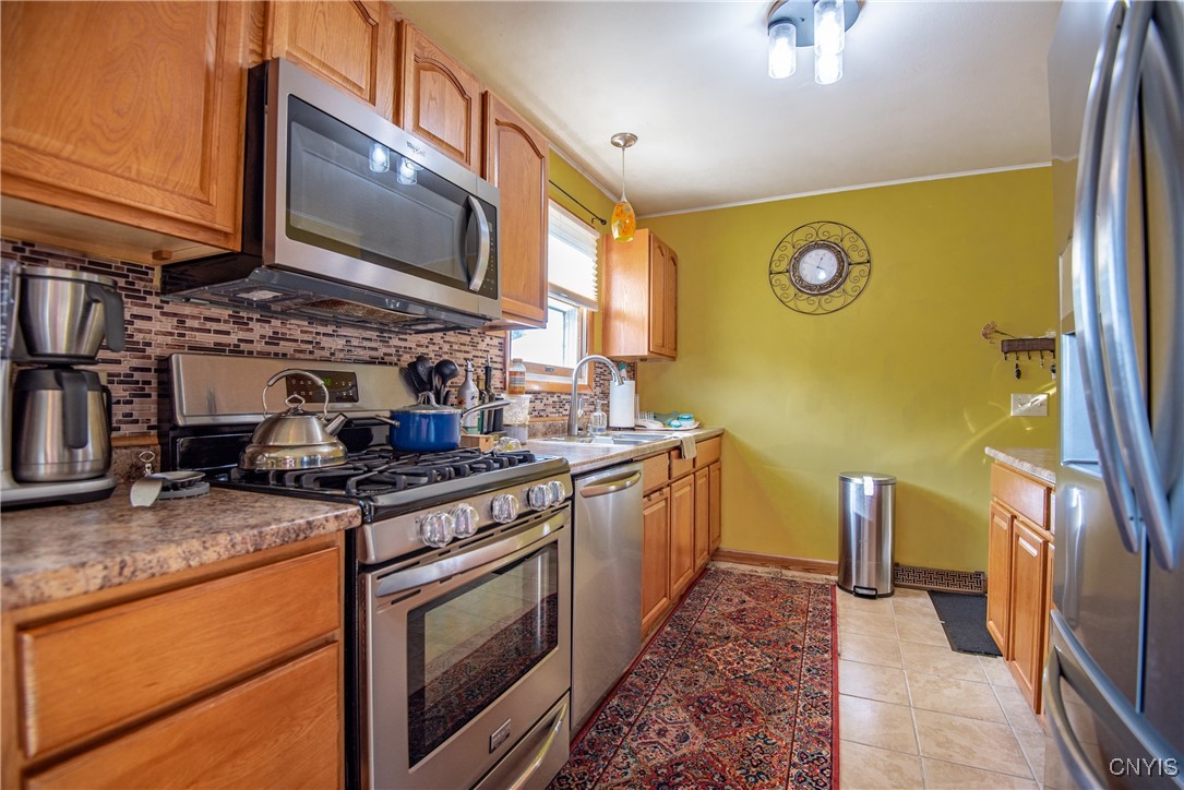 233 Dale Road Rome, NY 13440 - Photo 4 of 27