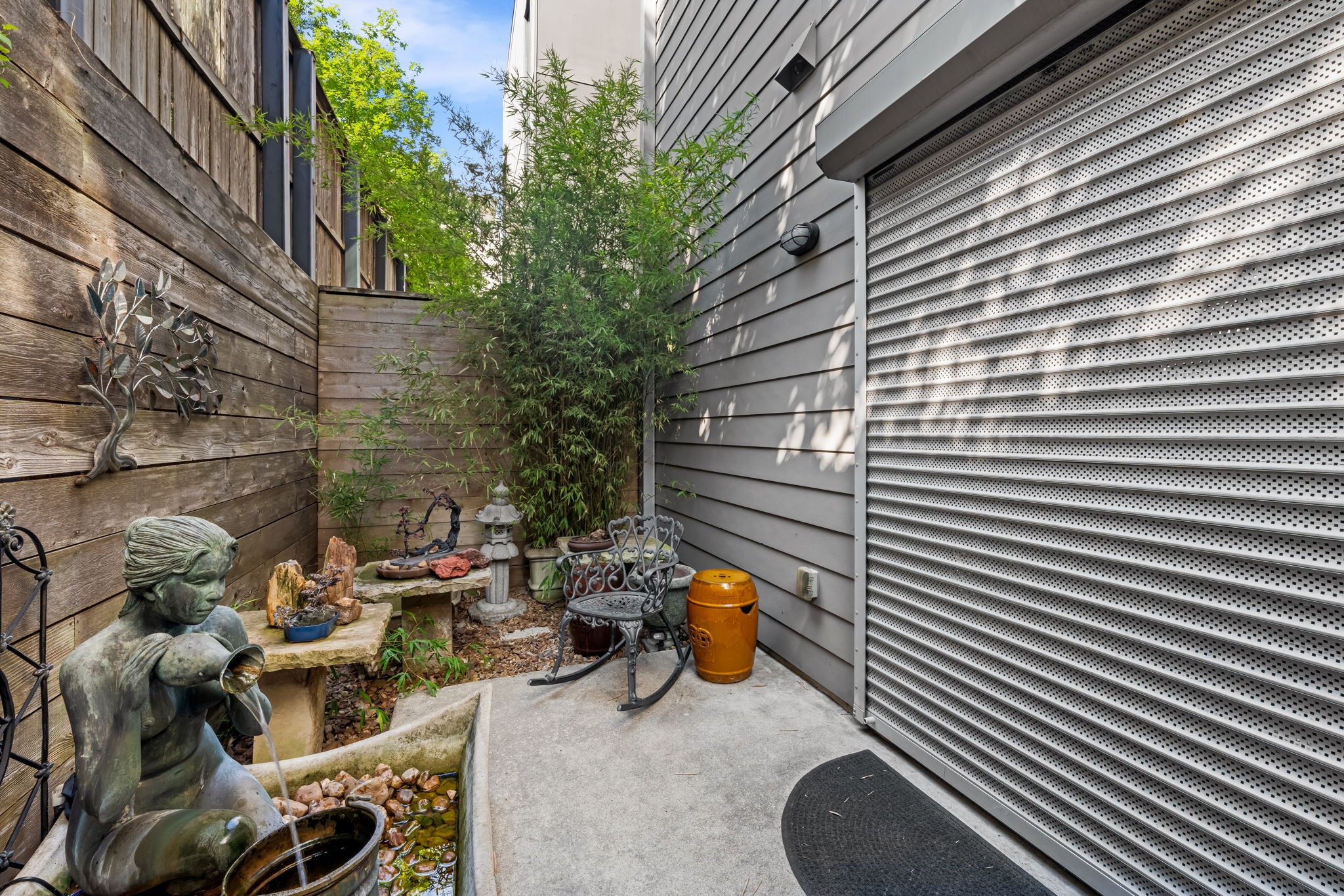 1820 Palm Street Houston, TX 77004 - Photo 29 of 47 a view of outdoor space and patio