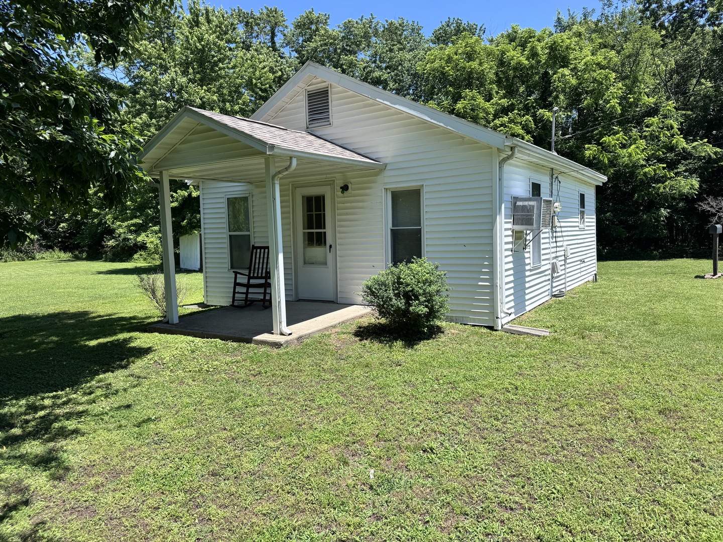 900 South Rotan Street Salem, IL 62881 - Photo 2 of 18