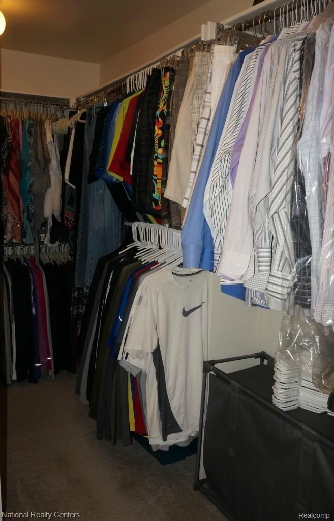 3221 Silverbrook Drive Rochester, MI 48306 - Photo 17 of 28 17-Master Closet.jpg