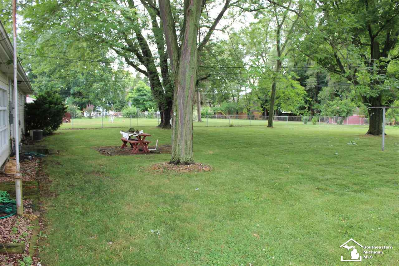 165 Ruff Drive Monroe, MI 48162 - Photo 9 of 42 Gallery Image 9