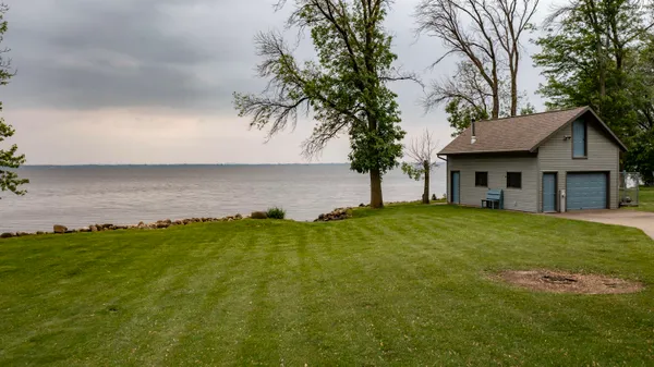 $1,100,000 | 9205 Willow Lane, Fremont, WI 54940