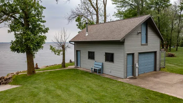 $1,100,000 | 9205 Willow Lane, Fremont, WI 54940