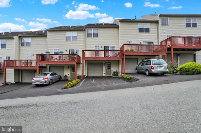 a car parked in front of a building