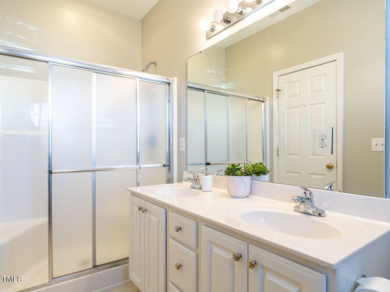 2740 Andover Glen Road Raleigh, NC 27604 - Photo 12 of 20 Primary Bathroom