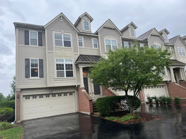 $2,650 | 429 North Commerce Street, Aurora, IL 60504