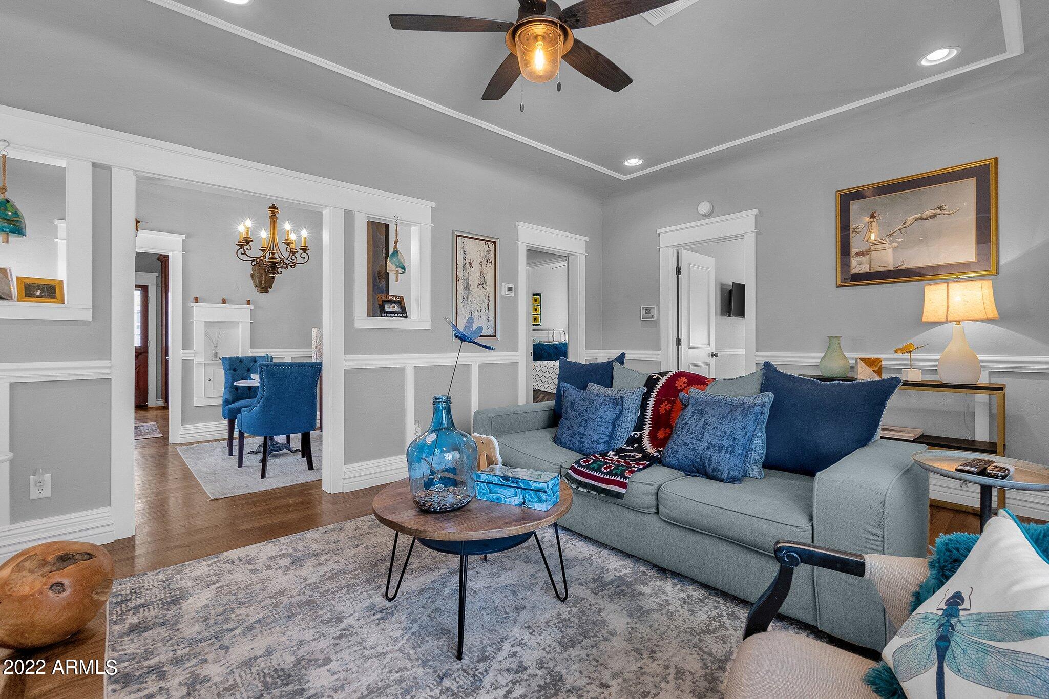 1543 East Cheery Lynn Road Phoenix, AZ 85014 - Photo 11 of 48 011_LIVING ROOM AREA