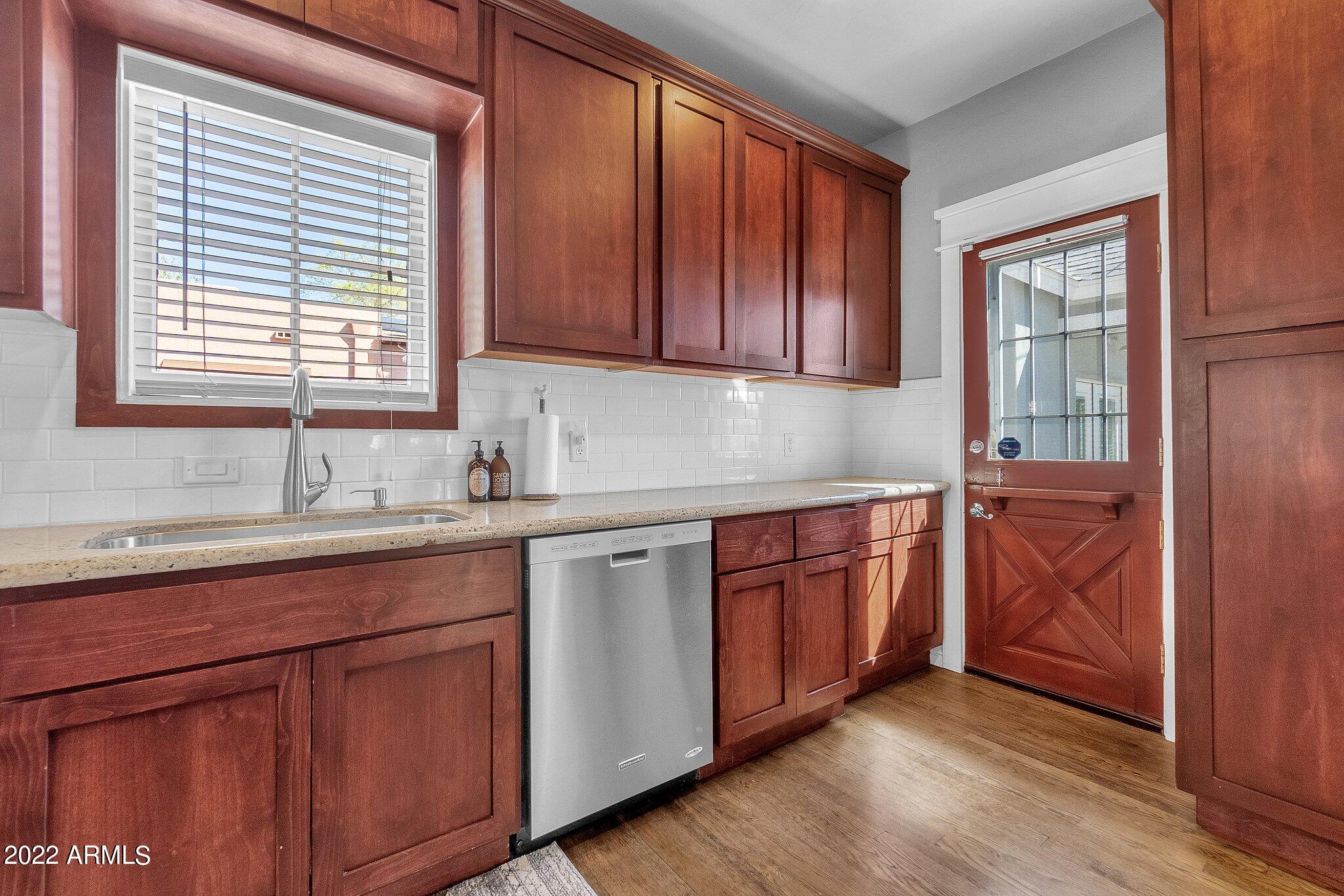 1543 East Cheery Lynn Road Phoenix, AZ 85014 - Photo 17 of 48 017_KITCHEN AREA