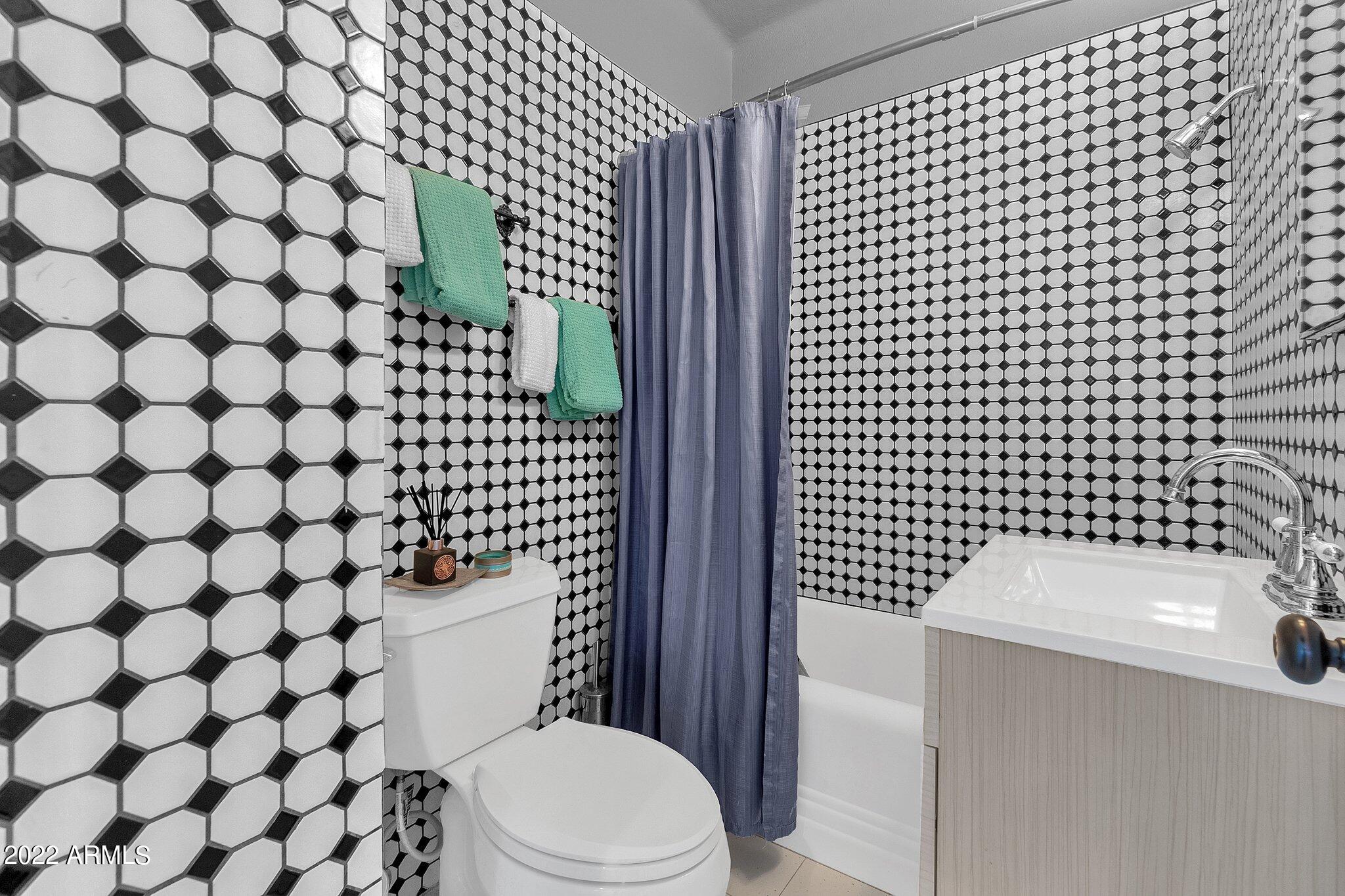 1543 East Cheery Lynn Road Phoenix, AZ 85014 - Photo 24 of 48 024_BATHROOM