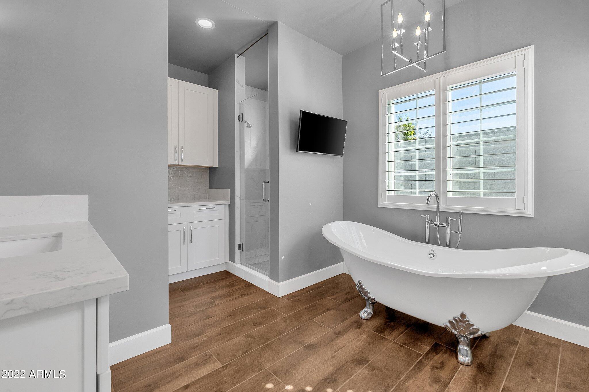 1543 East Cheery Lynn Road Phoenix, AZ 85014 - Photo 43 of 48 043_GUEST HOUSE BATH