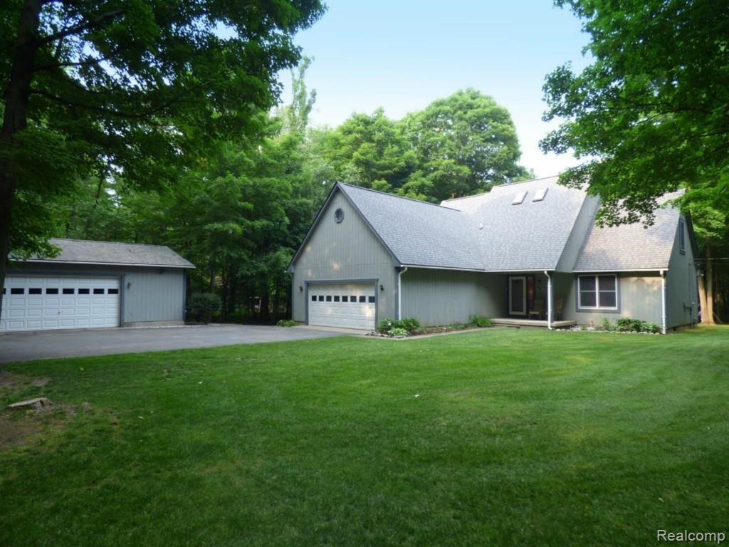11483 Mcgregor Road Pinckney, MI 48169 - Photo 1 of 26 1 FRONT.jpg