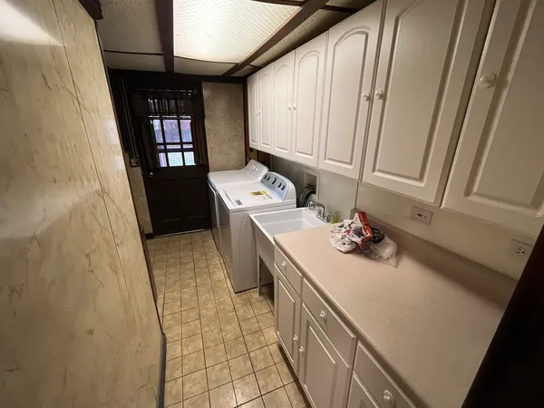 $3,200 | 562 Van Auken Street, Elmhurst, IL 60126