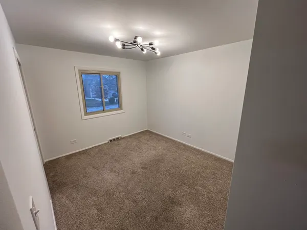 $3,200 | 562 Van Auken Street, Elmhurst, IL 60126