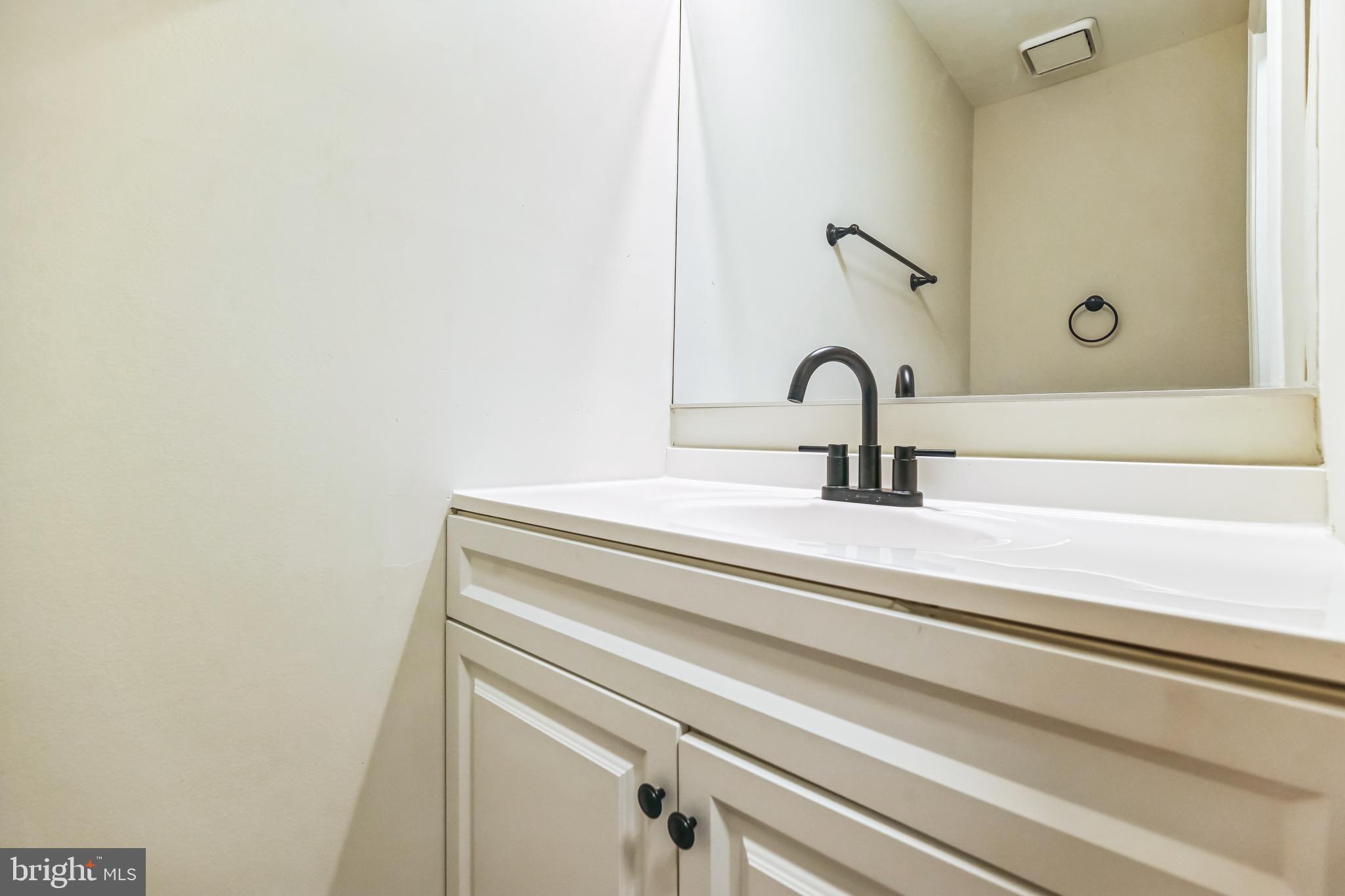 43866 Laburnum Square Ashburn, VA 20147 - Photo 25 of 36