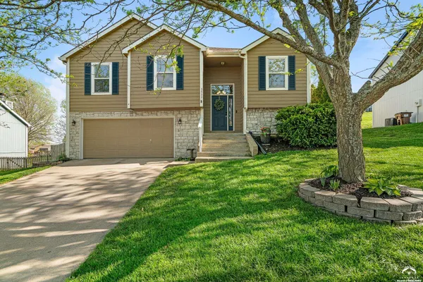 $349,900 | 3533 Eagle Pass Court, Lawrence, KS 66049