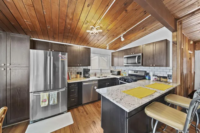 $450,000 | 261 Somerset Drive, Brooklyn, MI 49230