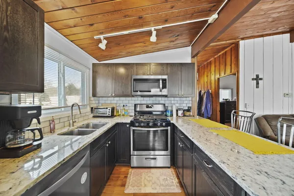 $450,000 | 261 Somerset Drive, Brooklyn, MI 49230