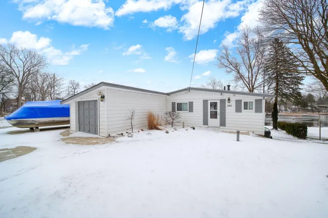 $450,000 | 261 Somerset Drive, Brooklyn, MI 49230