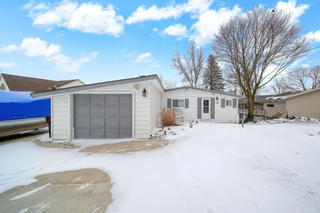 $450,000 | 261 Somerset Drive, Brooklyn, MI 49230